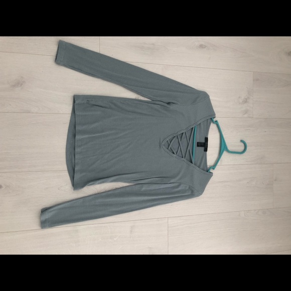 long sleeve cross cross top - Picture 1 of 1